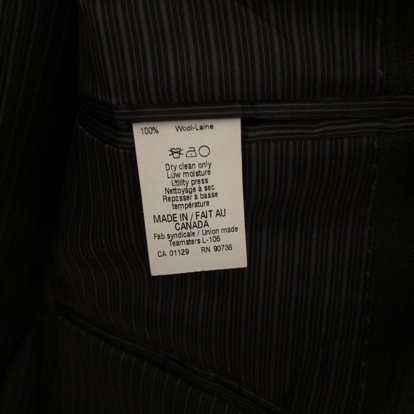 Slim fit blazer. Made in Canada by Calvin Klein - Picture 2 of 6
